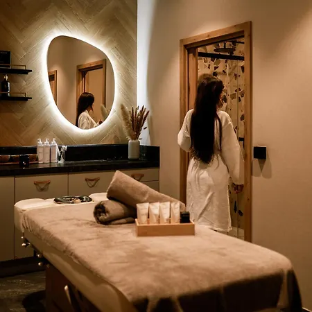 Aparthotel Happy Valley 4*